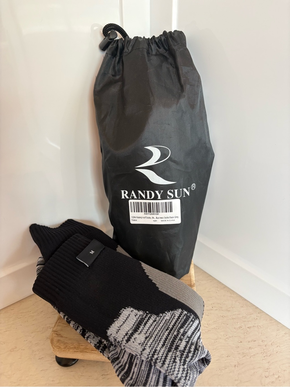 Randy Sun Waterproof Hiking Socks in Black and Gray Size M